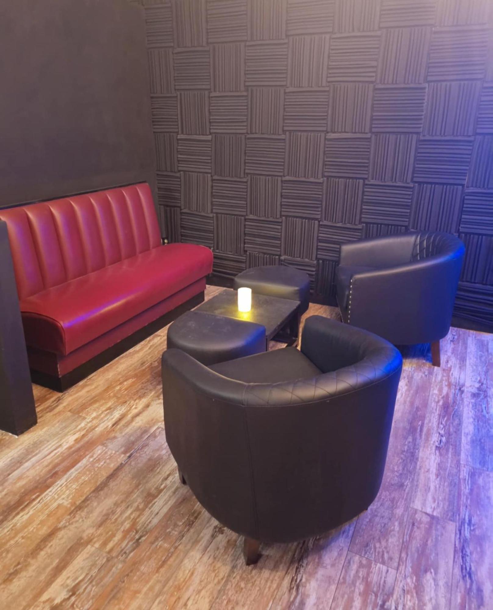 Boarders & By Cobblestone - Hotel