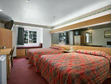 Hotel Boarders & By Cobblestone -